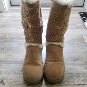 Roxy Igloo Suede Tan Beaded Boots Size 7.5
